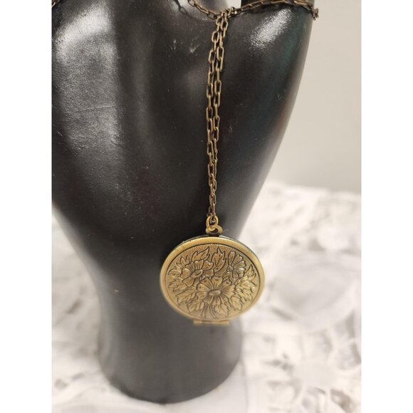 Vintage Floral Locket Necklace – Antique Bronze Round Pendant - Picture 9 of 10